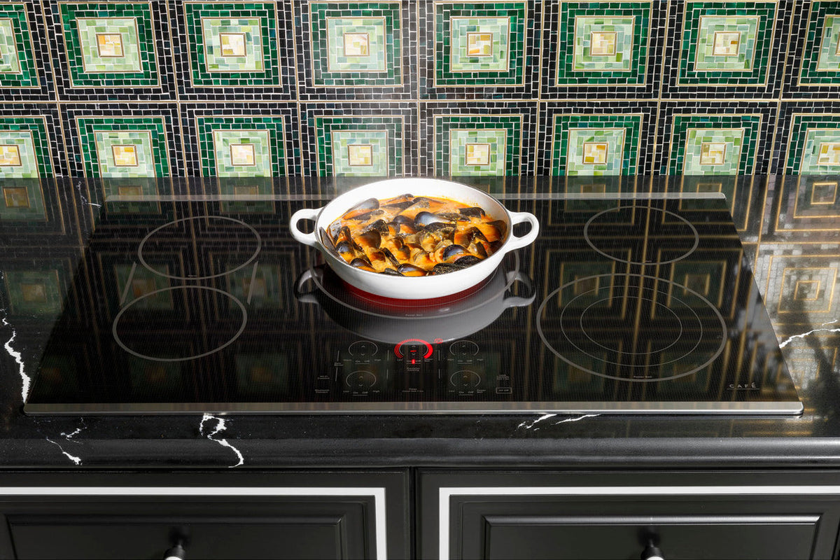 30" Smart 5-Element Electric Cooktop in Black with Power Boil on Tri- and Dual-Ring Elements