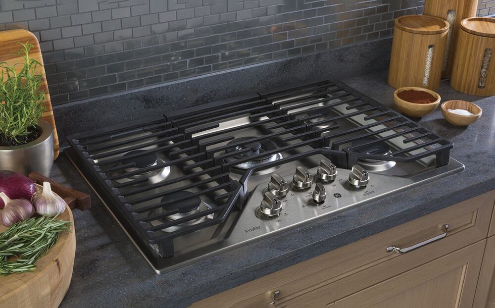 30" Built-In 5-Burner Tri-Ring Gas Cooktop with Extra-Large Integrated Griddle