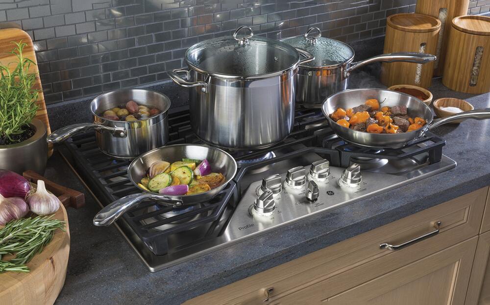 30" Built-In 5-Burner Tri-Ring Gas Cooktop with Extra-Large Integrated Griddle