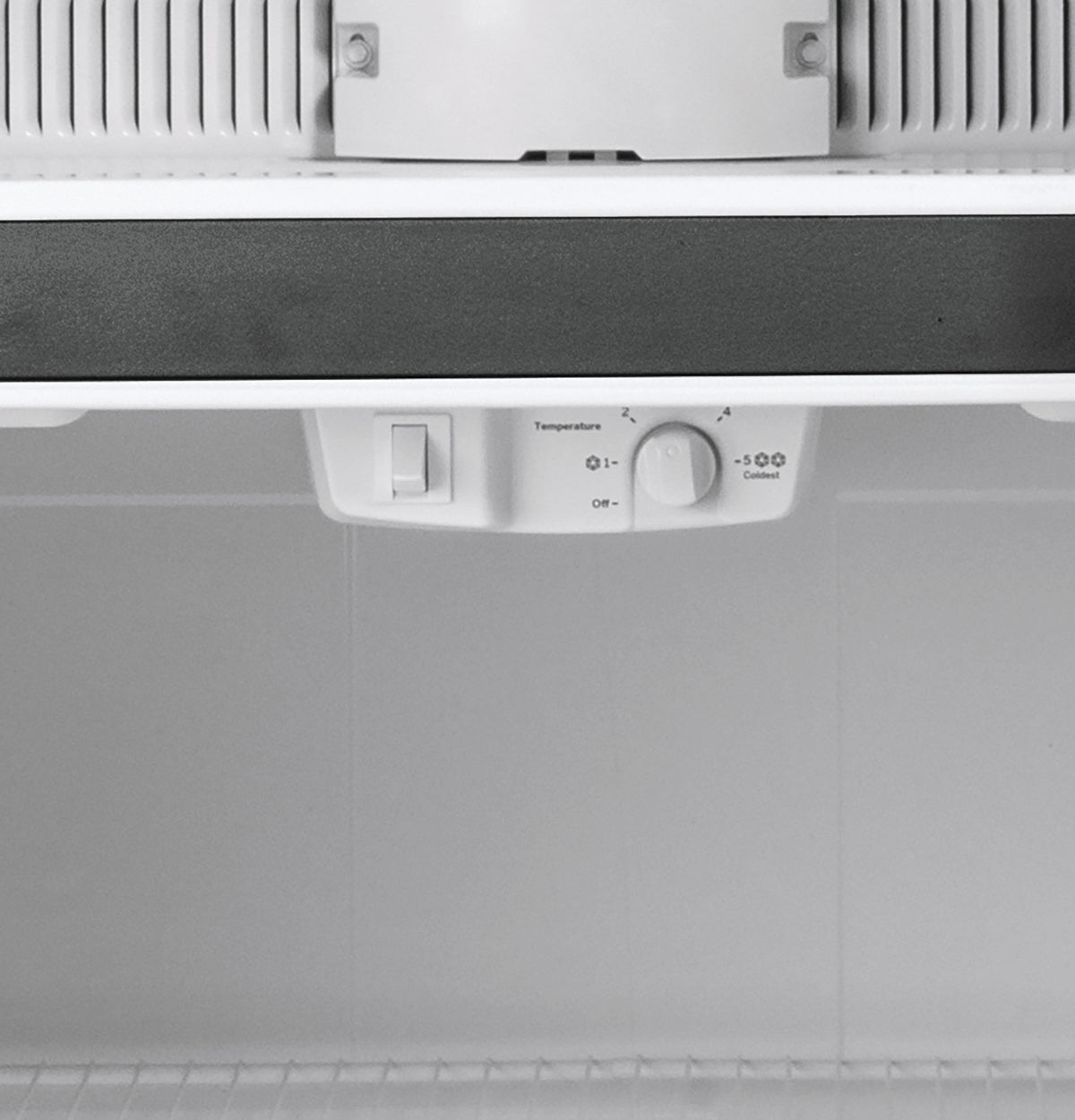 21.9 CuFt Top-Mount Refrigerator in Fingerprint-Resistant Stainless Steel