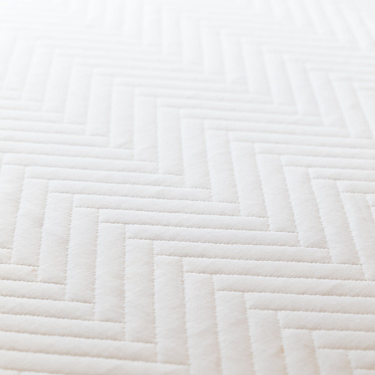 DreamFit® Waterproof Mattress Protector, DreamCool™ Collection - White - Queen
