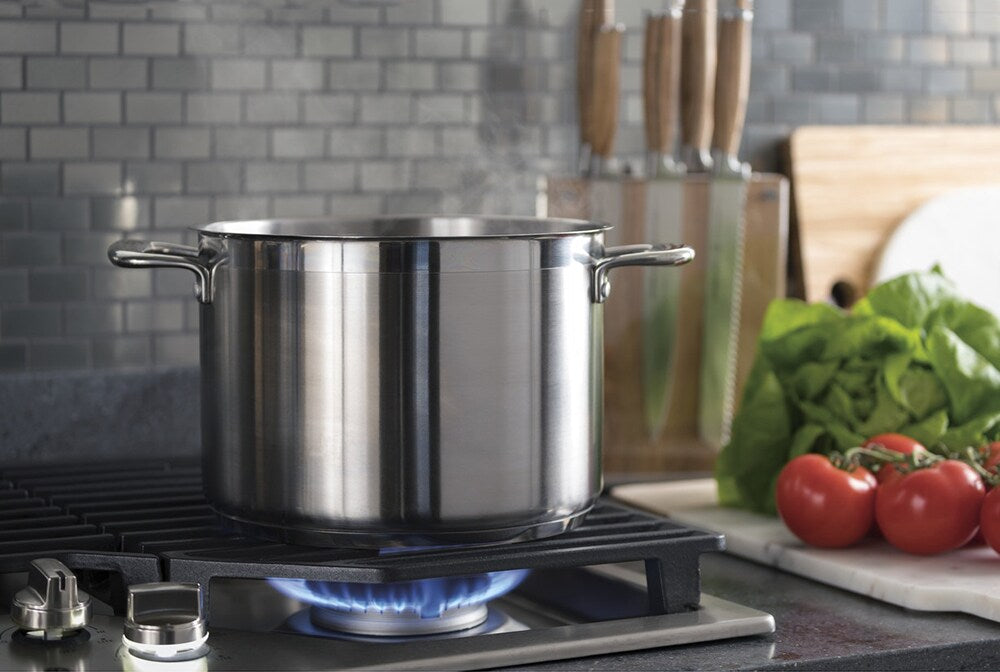 30" Built-In 5-Burner Tri-Ring Gas Cooktop with Extra-Large Integrated Griddle