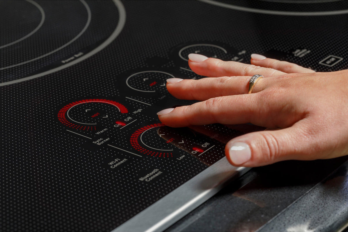 30" Smart 5-Element Electric Cooktop in Black with Power Boil on Tri- and Dual-Ring Elements
