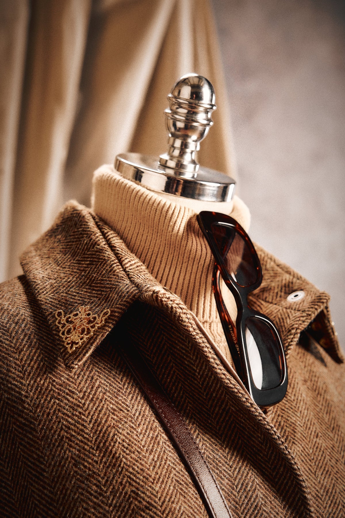 Knightsbridge Cape (Large Scale Brown Herringbone)