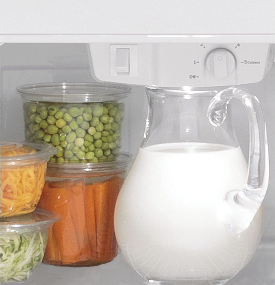 17.5 CuFt Top-Mount Refrigerator in Fingerprint Resistant Stainless Steel with High-Gloss Handles