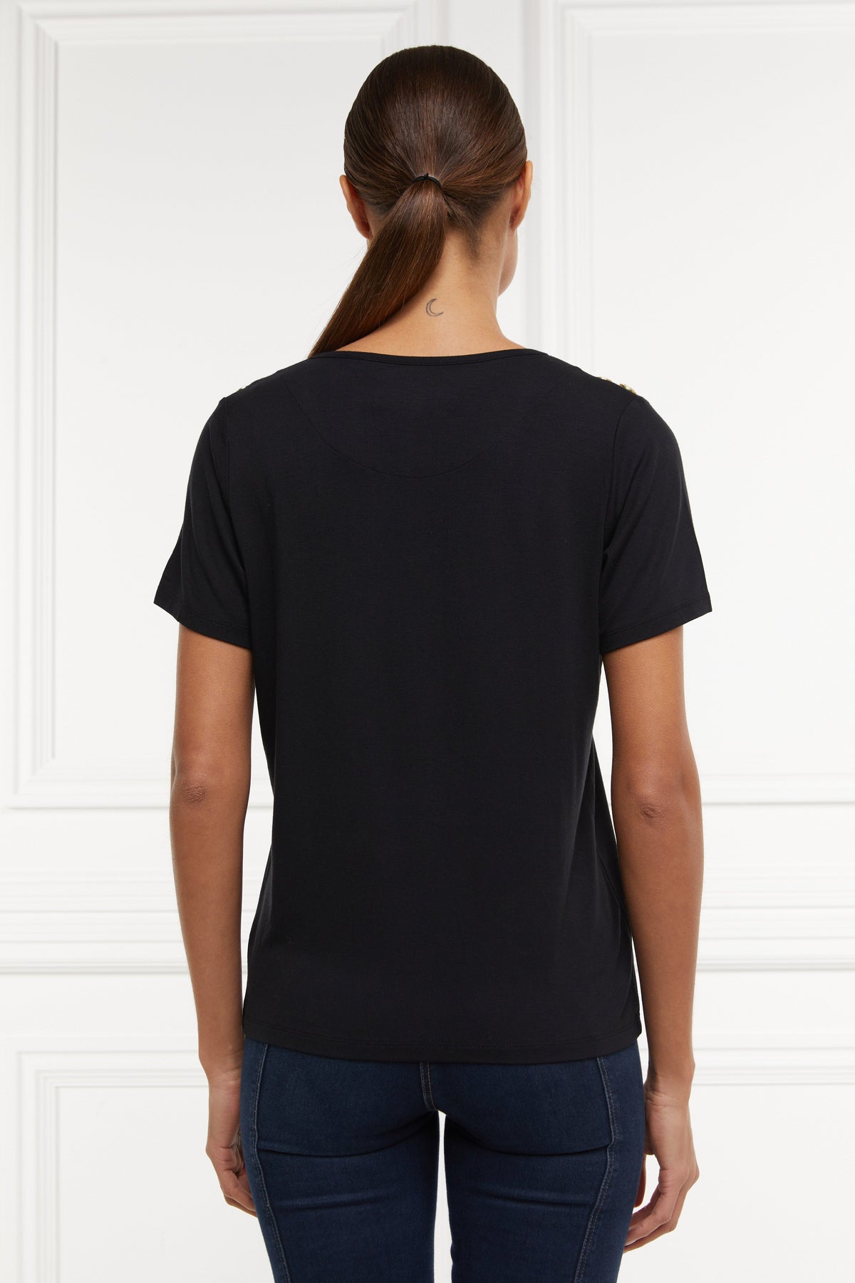 Serif Vee Tee (Black-White)