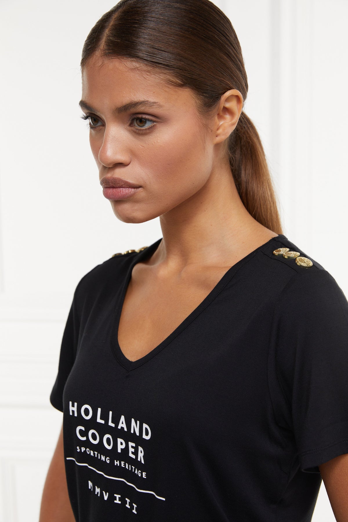 Serif Vee Tee (Black-White)