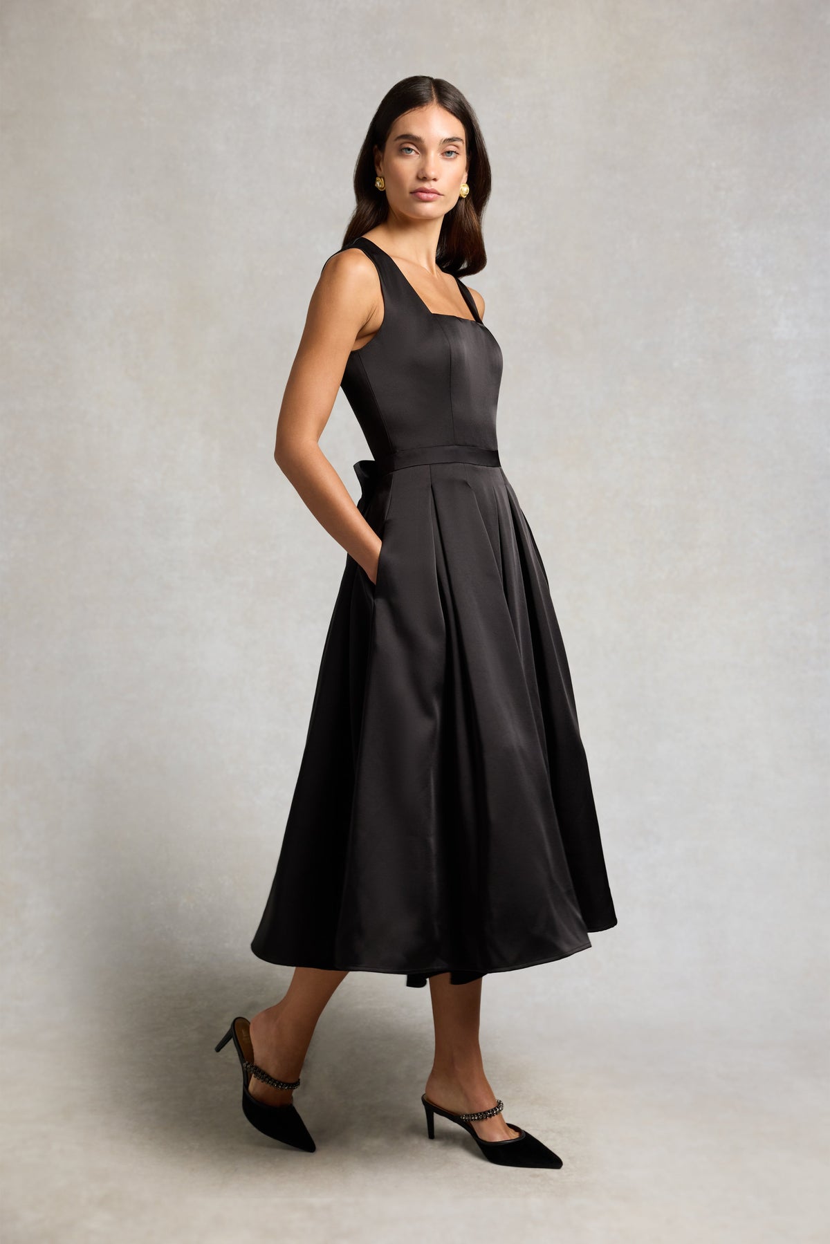 Apsley Sleeveless Dress (Black)