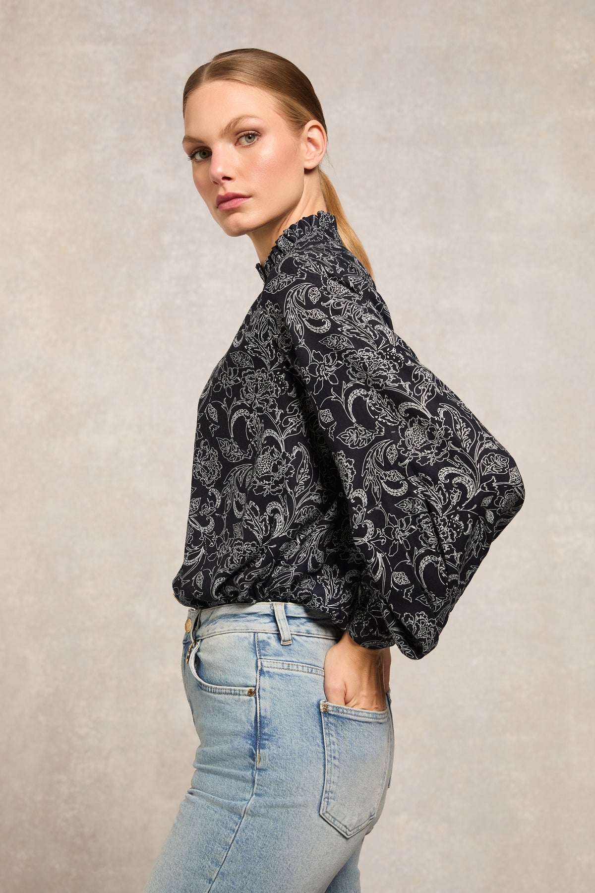 Lilibet Blouse (Navy Floral)