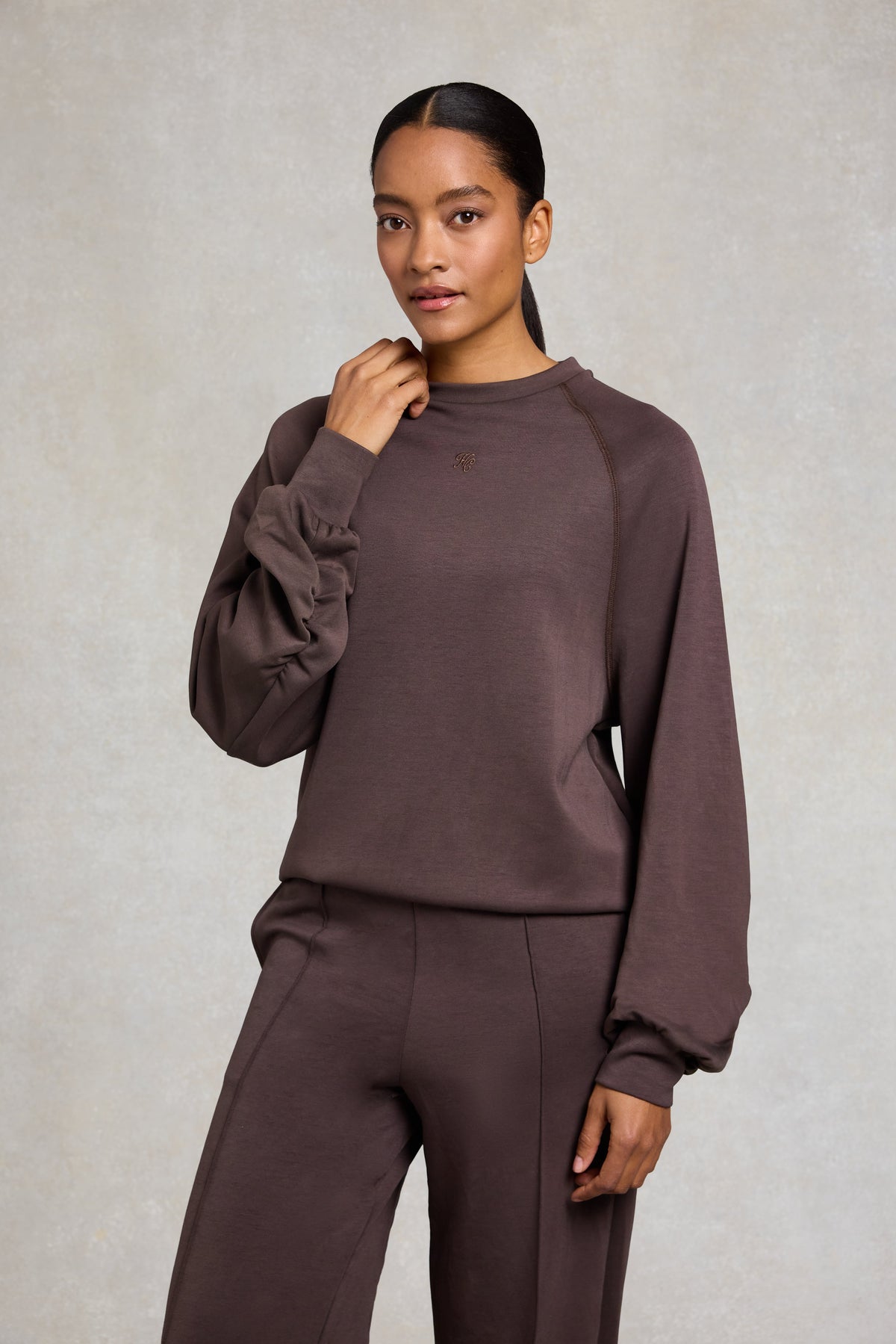 Artemis Crew Neck Sweat (Chocolate)