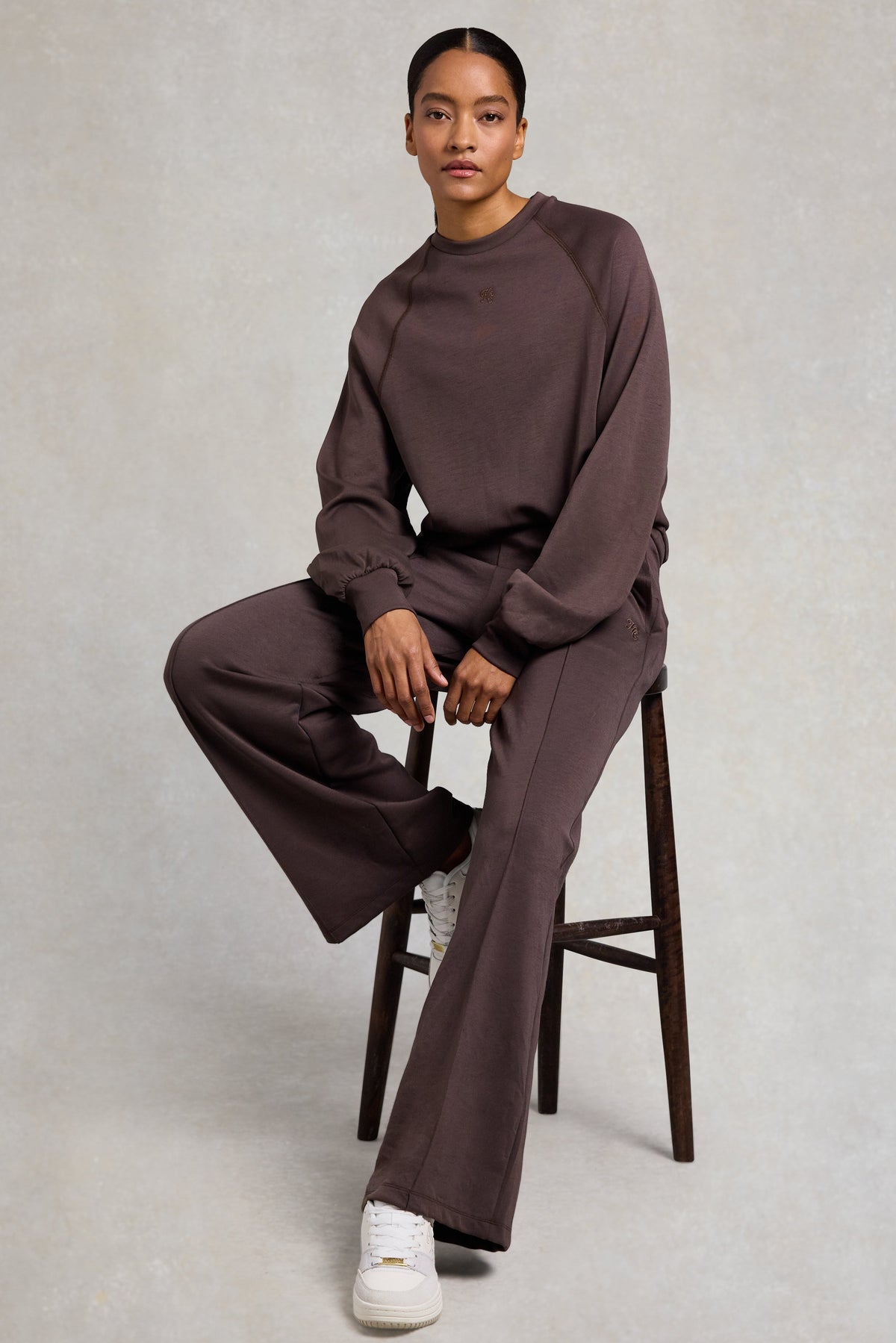 Artemis Crew Neck Sweat (Chocolate)