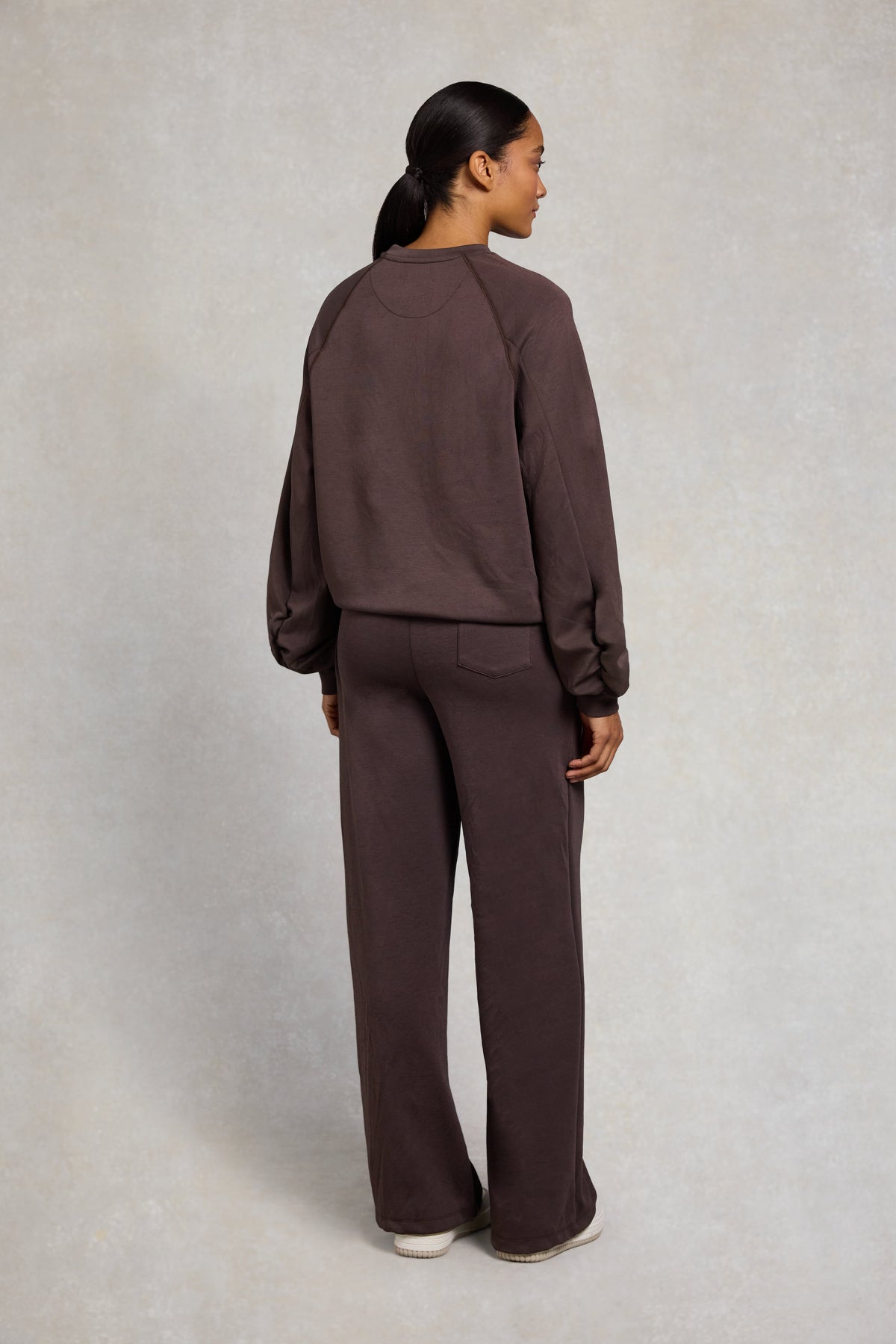 Artemis Crew Neck Sweat (Chocolate)