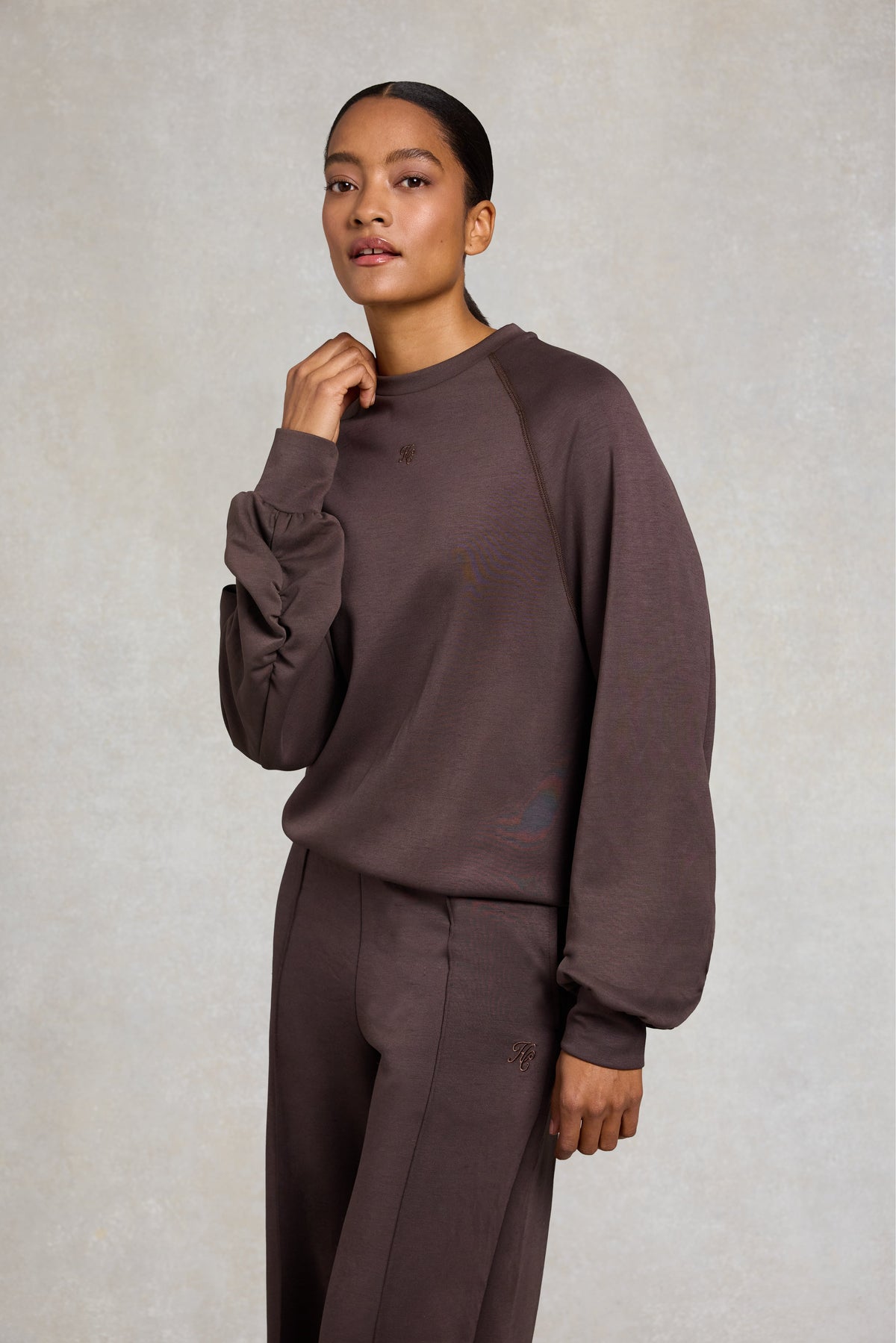 Artemis Crew Neck Sweat (Chocolate)