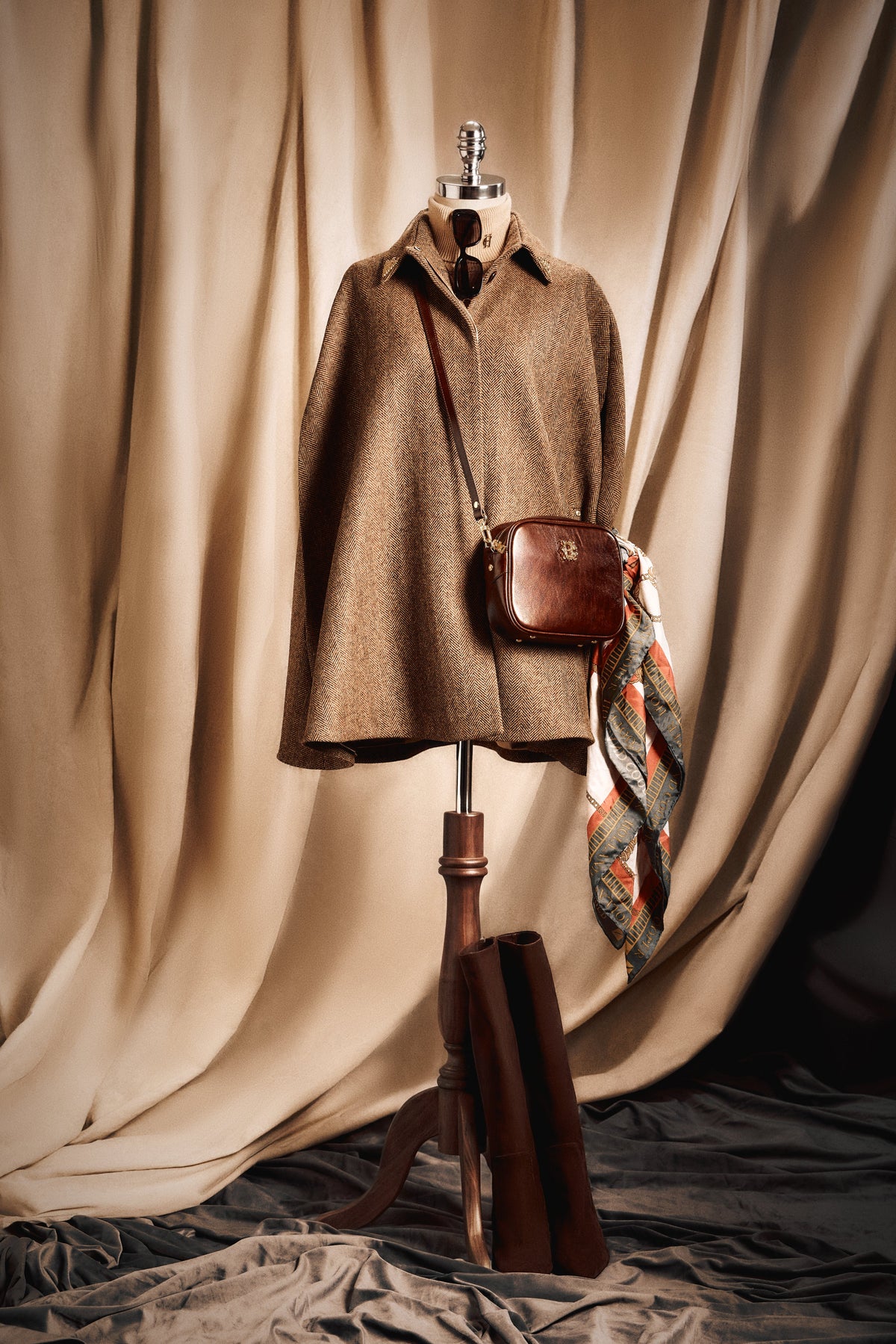 Knightsbridge Cape (Large Scale Brown Herringbone)