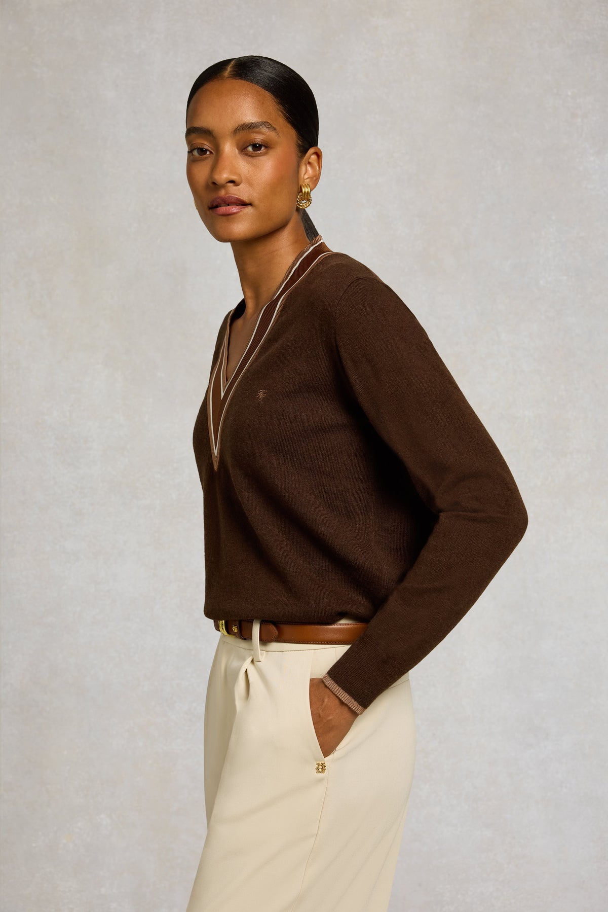 Woodcote V-Neck Knit (Chocolate)