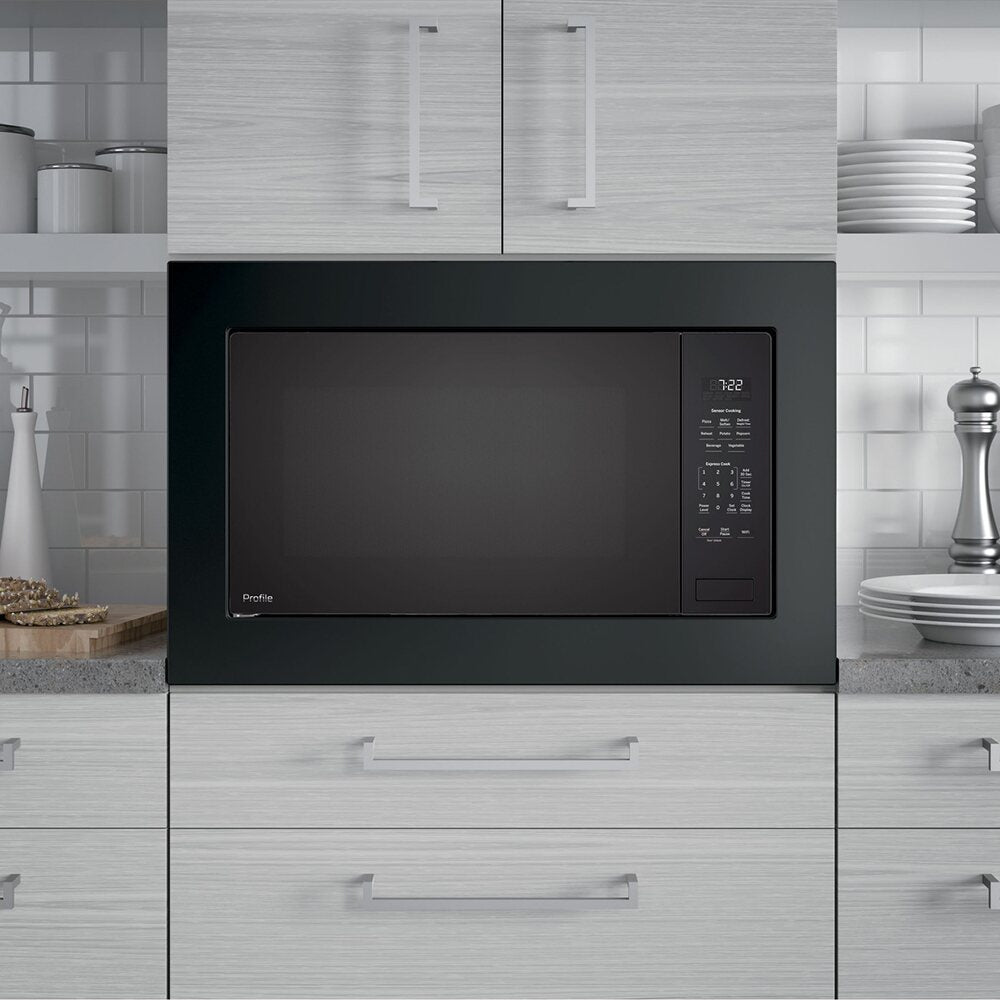 2.2 CuFt Built-In Sensor Countertop Microwave in Black